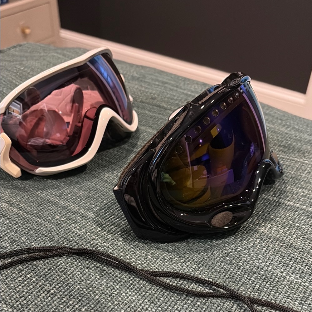 Black Ski Goggles with Blue Lens